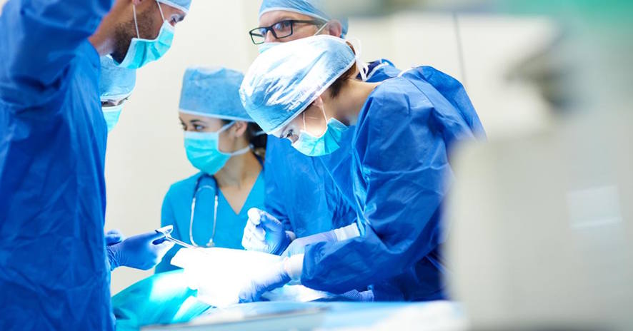 Imagen de un paciente con un cardiólogo